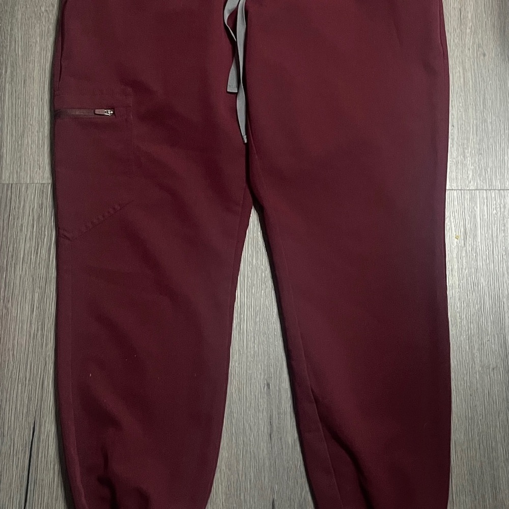 Figs Technical Collection Womens Maroon Jogger Pants - Picture 2 of 3